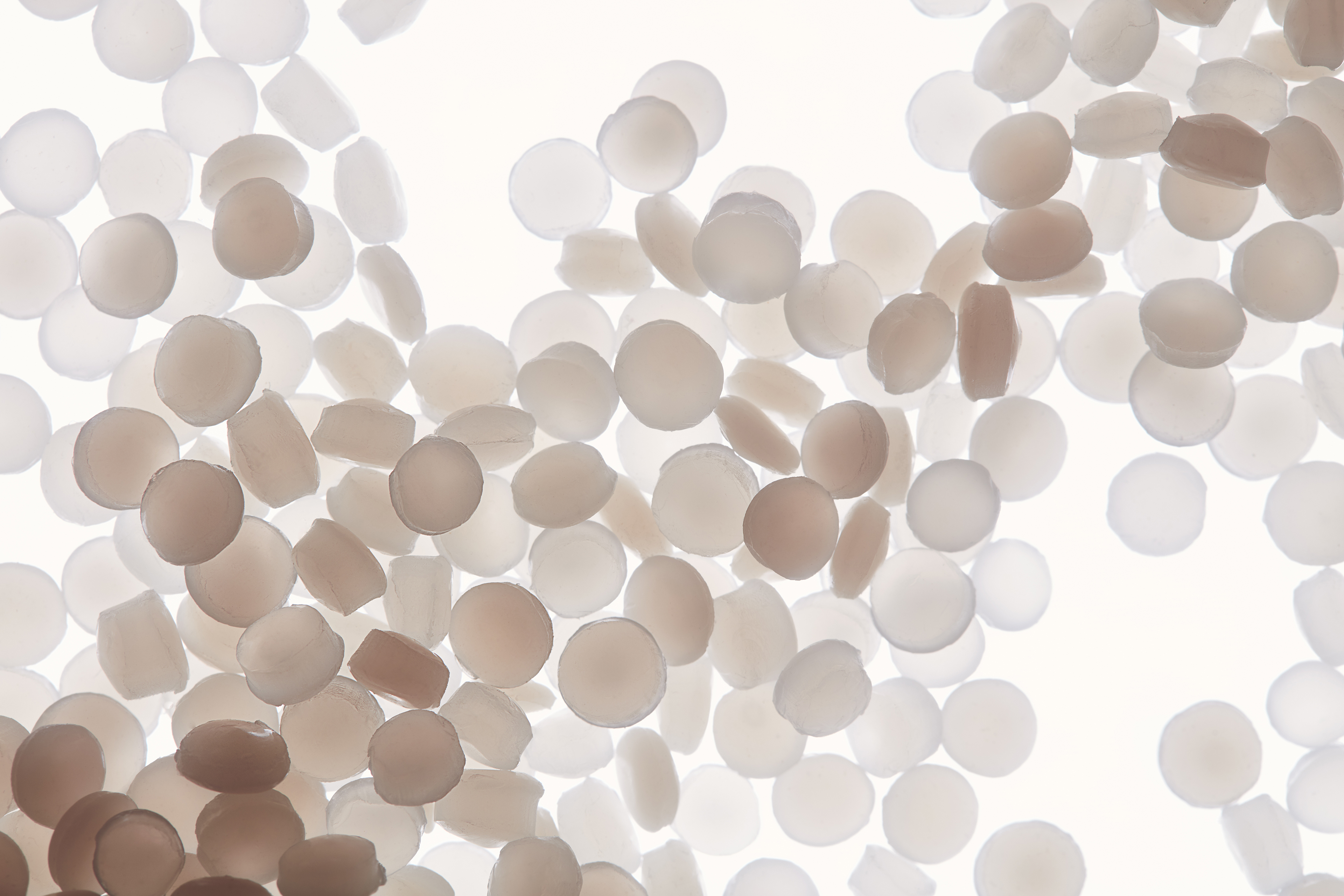 wysokiej jakości granulat pochodzący z recyklingu tworzyw sztucznych gotowy do wykorzystania w produkcji nowych produktów z plastiku